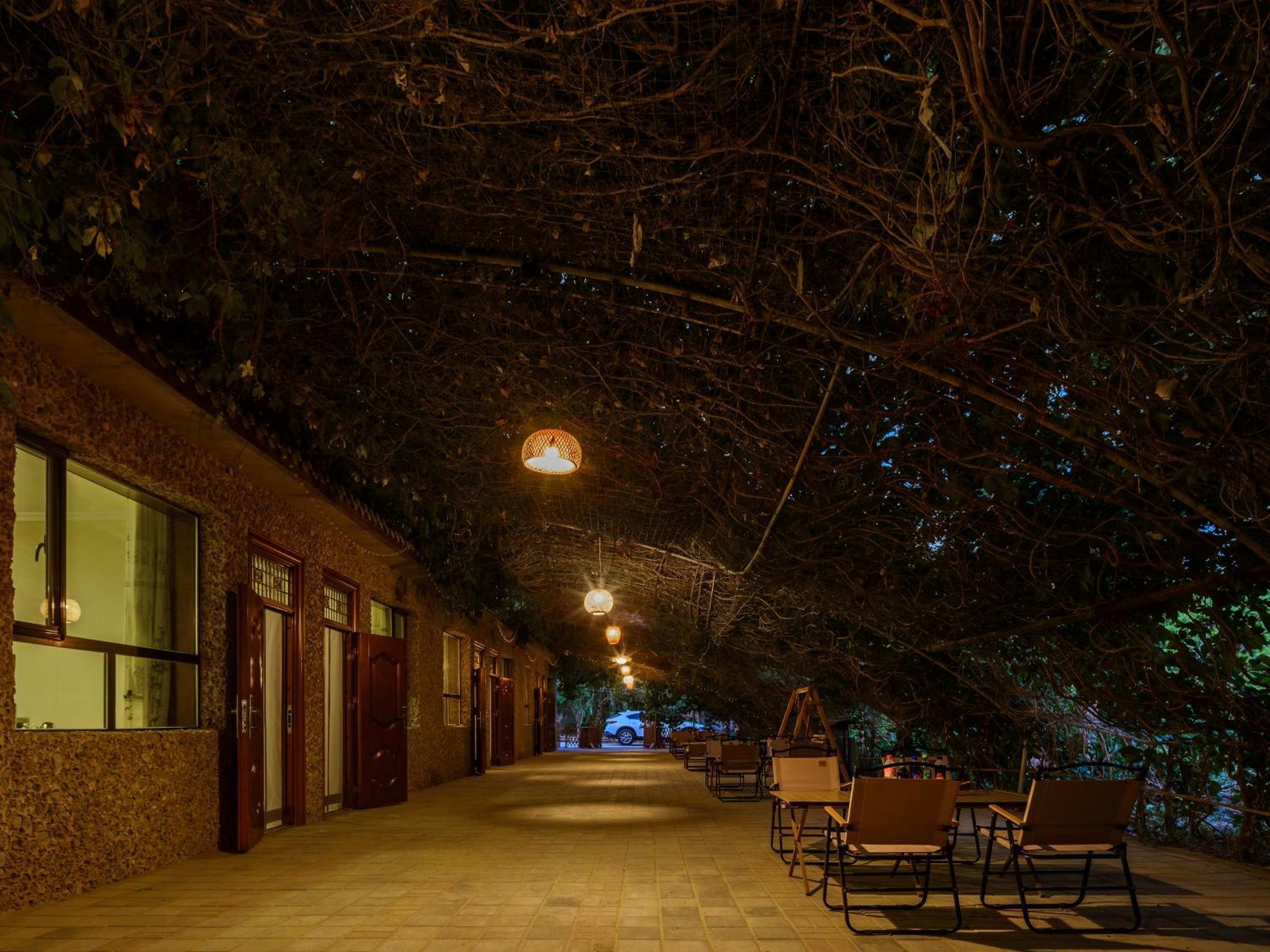 Dunhuang Hu Yang Inn Exterior photo